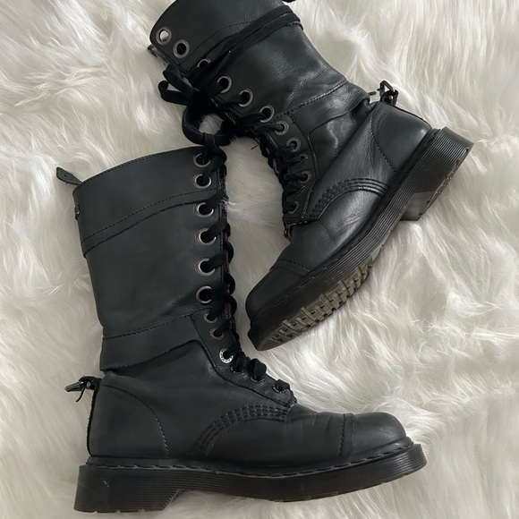 Dr. Marten’s Triumph boot with plaid lining size 6 (37) - Picture 4 of 15